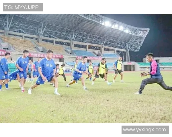 足球明星在绿茵场上背负对手奋力奔跑展现超凡实力与毅力 足球明星在绿茵场上背负对手奋力奔跑展现超凡实力与毅力